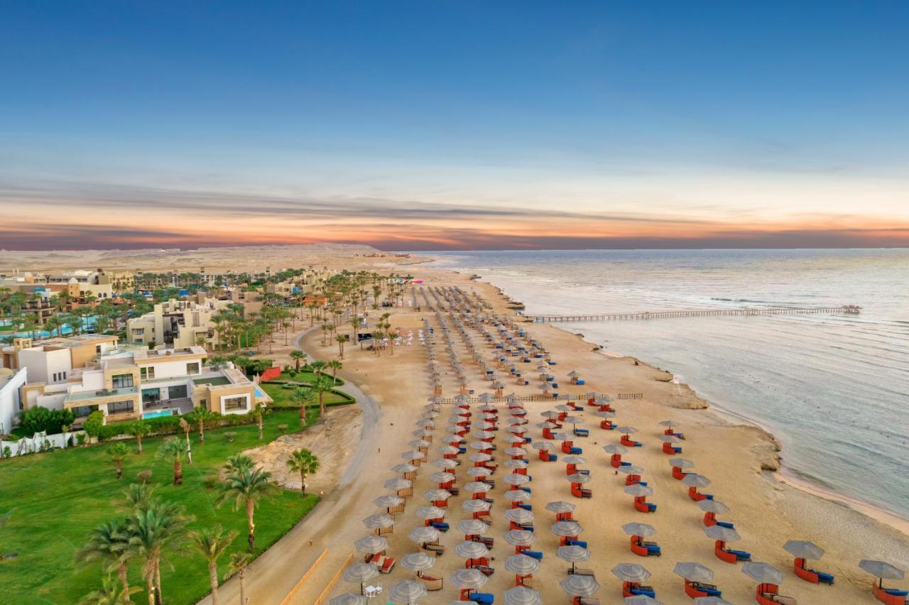 Pickalbatros Sands Порт-Галіб Екстер'єр фото Aerial view of the beach at the Hilton Ras Al Khaimah